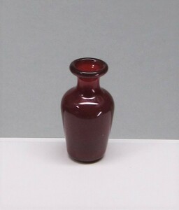 12分の1サイズ　ガラス花瓶・レッド ドイツ製　ドールハウス　ミニチュア　