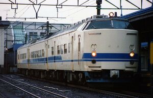 088　【３５㍉ネガ】419系（元583系）A　直江津駅　　カラーネガ１コマ