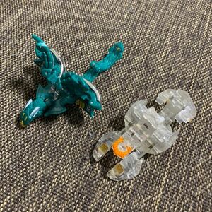 レア 爆丸【BAKUGAN】バクガン フィギュア 動作確認済み　まとめ売り　2体セット　メタルパーツ　クリアホワイト　爆丸クリア