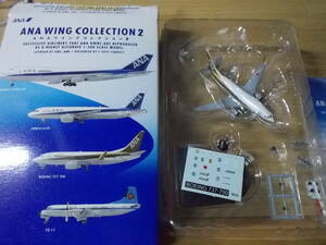 ANA ウイングコレクション ２ BOEING737－700＋航空機牽引車＆貨物コンテナー　ＪＡ０１ＡＮゴールドジェット