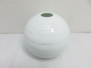 【未使用展示品】 天草 高浜焼 丸波彫 花瓶 白磁 ○YR-14478○