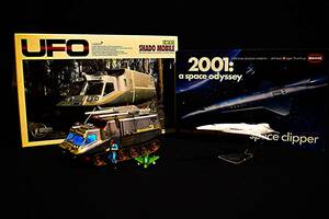 ☆謎の円盤UFO　シャドーモービル　２００１年宇宙の旅スペースクリッパー２個完成品