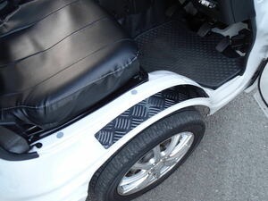 ダイハツ ハイゼットトラック ハイゼットジャンボ S500 S510P ステップガード スカッフプレート メタルブラック 黒 シマ 縞模様 ステンレス