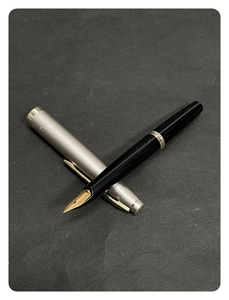 ● コレクター必見 PILOT パイロット 万年筆 ペン先18K 刻印 18金 筆記用具 文房具 コレクション ma659