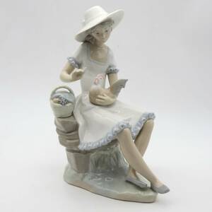 ◆◇LLADRO NAO リヤドロ ナオ 鶏と女の子 フィギュリン 陶器人形 MADE IN SPAIN インテリア 置物 西洋陶磁◇◆