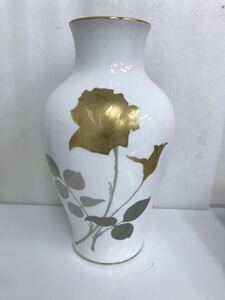 花瓶 フラワーベース 金蝕バラ 花器 薔薇 金彩 花入 インテリア バラ 大倉陶園 