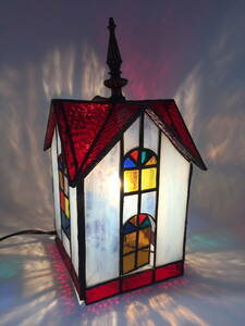 □M15 ☆ステンドグラスランプ ハウスランプ 赤い屋根 家 教会 卓上 テーブルランプ 照明器具 ガラス工芸 ヴィンテージ アンティーク調
