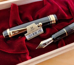 【ほぼ未使用】パイロット カスタム845 漆 FKV-5MR-B-M 万年筆 URUSHI 18K 中字 桐箱 定価88,000円