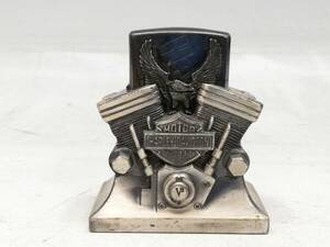 H242-166　ZIPPO/ジッポー　オイルライター　メタル HARLEY-DAVIDSON/ハーレーダビットソン 台座付き　銀メッキ　A/ⅩⅠ【中古品】