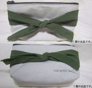 THE BODY SHOPポーチ(横:17cm x 高さ:10cm)。