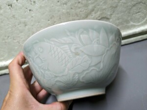 古い　　青磁　　茶碗　　中国　　窯　鯉の滝登り?　