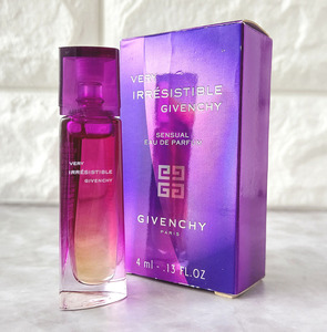 ★GIVENCHY ジバンシー/ヴェリィ イレジスティブル ジバンシイ センシュアル/ミニ香水★4ml・EDP・USED★