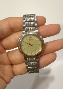 ジャンク/動作未確認 90年代製 SEIKO 腕時計 ドレスウォッチ タイプ V701-1K10 輸出モデル 逆輸入モデル 色:ゴールド&シルバー 塩尻製
