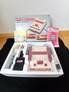 ★任天堂★ Nintendo★ファミリーコンピュータ本体★ファミコン本体★長期保管品★動作未確認★極美品★HVC-001★ソフトおまけ付き★極レア