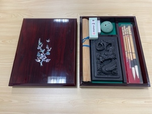 MS219A 書道具 一式 螺鈿細工 書箱 龍硯 峰石 文鎮 成甫堂 毛筆 龍池硯 墨 セット 中国