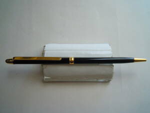 ②MIKIMOTO　超細身のボールペン　ブラック軸＆ゴールド装飾　