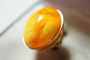 326 ロイヤルアンバー 天然琥珀 リング 指輪 ヴィンテージ アクセサリー 天然石 宝石 カラーストーン アンバー コハク 装飾品