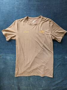 ARC TERYX アークテリクス Tシャツ サイズ:メンズM ストレッチ コットンポリ 半袖Tシャツ Captive Split SS T-Shirt VELVET SAND