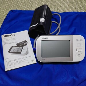 オムロン OMRON HCR-750AT 上腕式血圧計 Bluetooth スマホと連携 美品 プレミアム19シリーズ 送料無料