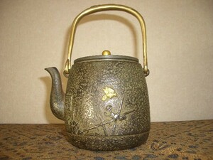 鉄製茶壺・鉄瓶（６０）