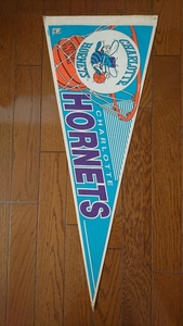 1990年代当時物!ヴィンテージNBA「CHARLOTTE HORNETS」TEAMロゴペナント 中古/シャーロット ホーネッツ バスケットボール チーム