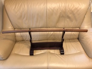 イスノキ(上級者愛用)　木刀　木剣　全長約101cm　重量約592ｇ　杢目磨き出し　無着色　無塗装　蜜蝋仕上げ　素振り・居合用