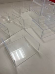 ☆中古品☆３６個まとめてアクリル小物台☆小サイズ：　約10ｘ10ｘ5ｃｍ　☆厚さ：3ｍｍ　