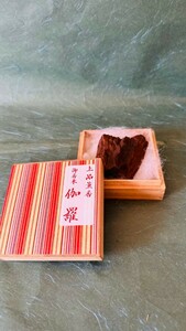 上品薫香　御香木【伽羅】49g 伽羅 御香木 沈香 茶道具 ベトナム産 香木 香道具 香炉 お香 お焼香