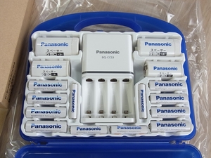 未使用品★Panasonic eneloop エネループ ニッケル水素電池 充電器セット 電池12本 スペーサー K-KJ53MCC84