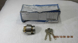 GOAL　DOOR　LOCK　色シルバー キーNO　Y536416 長さは45mm 径は３３mm 重さは230g　中古美形