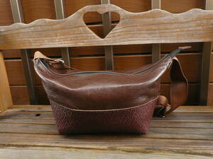 牛革ショルダーバッグ　ブラウン系　斜め掛けBAG　hand made in japan　本革leatherbag　ちょっとしたお出かけに便利な小サイズ