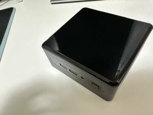 【自分用】Miniパソコン 8世代i5 + 16GB + 250SSD + 1TB HDD Intel NUC8i5BEH