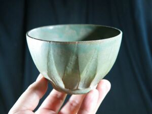 ｃ　鎬文緑釉碗①　ミャンマー　15～16世紀　遺跡発掘品　陶器　/　色絵　釉薬　焼き物　粉彩　豆彩