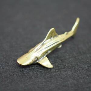 真鍮　サメ　ジンベイザメ　鮫　水族館　クジラ　イルカ　ブラス　金運　brass 置物　アクセサリー　フィギュア　文鎮　商売繁盛　風水