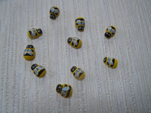 ミニチュア 蜂 ハチ 木製 30個 飾り ビー 両面テープ付き アクセント 小物 オーナメント