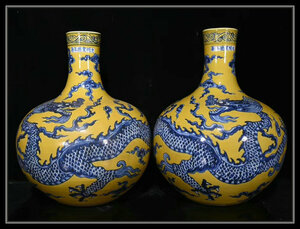 【多寶屋】LM131■中国古美術 明宣徳 黄地青花龍紋 天球瓶一対■高さ42ｃｍ直径35ｃｍ■