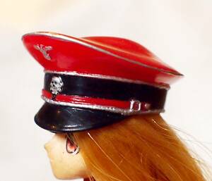◆ 1/6ドール、ヘッド 10.5cm サイズ、赤い軍帽子のみ　巾 47mm、奥行き 55mm、高さ 28mm