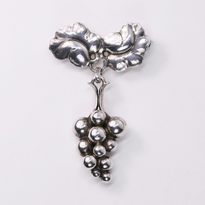 【開】『ジョージ・ジェンセンGeorg Jensen』 Moonlight Grapes(ムーンライト)シルバーブローチ217A 6.9g AC437