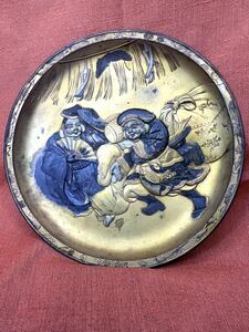 大黒天と恵比須を描いた日本の明治または大正時代の象嵌装飾中皿 材は銅製？錫製？古董品希少