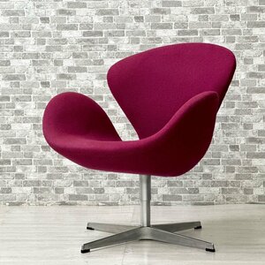 ● フリッツハンセン Fritz Hansen スワンチェア ラウンジチェア スウィベル ファブリック 赤紫色 アルネ・ヤコブセン Arne Jacobsen