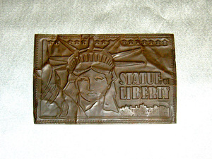 送料無料！ニューヨークのおみやげ_自由の女神の銅板レリーフ　ポストカード2種