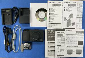 ◆RICOH GR DIGITAL3 デジタルカメラ ＋ PCATEC LCD付 USB充電器（おまけ品）【1セット】/ GR DIGITALⅢ