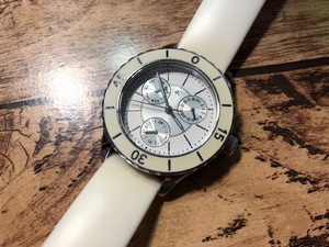 良品程度 レア ４℃ ヨンドシー デイデイト ホワイト系 純正ラバーベルト+純正Dバックル 140012 クオーツ レディース 腕時計