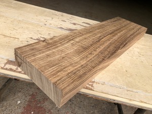 送料無料！！【S222B】ベリ 670×180×52㎜ 角材 ブロック 乾燥材 木工 DIY 材木 天然木 無垢材 板材《銘木すずめや》