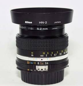 美品 Nikon Ai-S NIKKOR 28mm f3.5 一眼レフカメラ用広角レンズ　マニアルフォーカス 純正フード HN-2 デジカメでフルサイズの高級レンズ