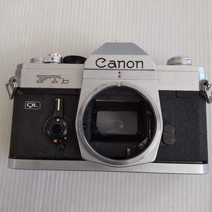 ●[現状品] キヤノン Canon FTb 35mm 一眼レフフィルムカメラ シルバー ボディのみ 177240