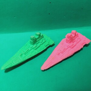昭和レトロ 当時物 コスモス製 消しゴム スター・デストロイヤー風宇宙戦艦 2色セット ピンク 緑 COSMOS ガチャガチャ STARDESTROYER