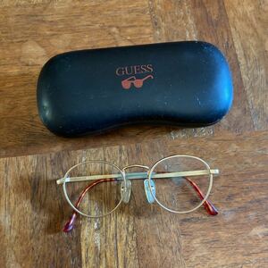 GUESS 眼鏡ケース付き日本未発売？