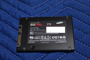 Samsung　サムスン SSD 850 PRO 2TB V-NAND(40nm 3DMLC 書き込み寿命 6000回) MZ-7KE2T0B/IT 使用感少な目