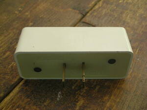 Leviton　レビトン　★IVORY★　 Triple 3Tap 　NEMA 1-15R 15A 125V 63-W